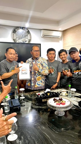 Pesan Bermakna DiA Naik Becak ke KPU