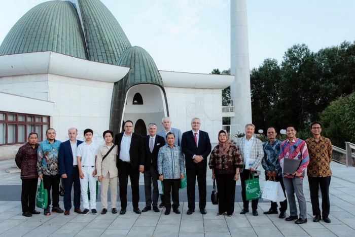 Rangkaian Lawatan di Kroasia, Wamenlu Anis Matta Kunjungi Masjid Raya Zagreb