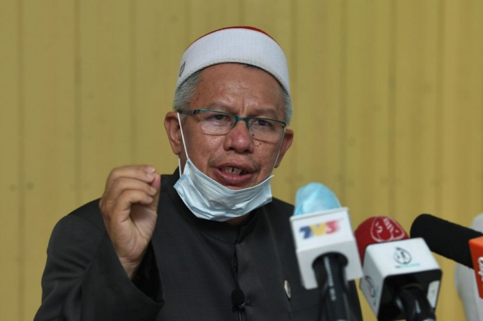 Menteri Agama Malaysia Zulkifli Mohamad Al-Bakri umumkan dirinya positif COVID-19
