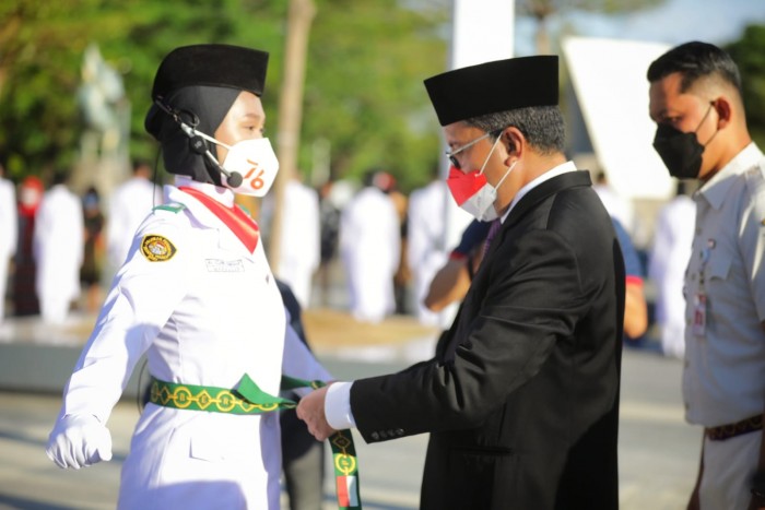 Danny Kukuhkan 70 Paskibraka Tingkat Kota Makassar