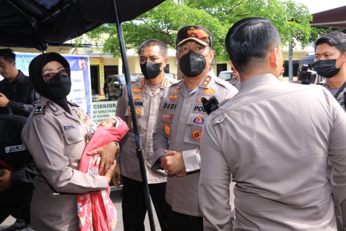 Tiga Hari Tertimbun Runtuhan Gempa Cianjur Anak 5 Tahun, TNI-Polri berhasil diselamatkan Dalam Kondisi Sehat