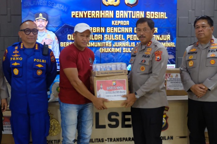 Kapolda Sulsel Lepas Bantuan Korban Cianjur 
