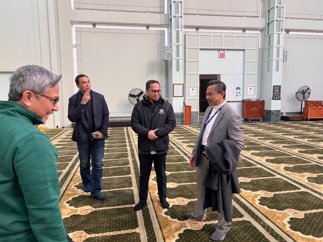 Ceramah Ust. Adi Hidayat di masjid Al-Hikmah New York 