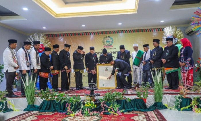 Ketum KAHMI Jaya Ucapkan Selamat kepada Bang Anung atas pemberian gelar kehormatan Oleh Majelis Kaum Betawi