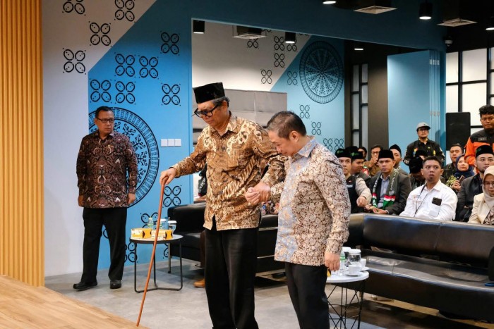 Bertemu Pendiri Dompet Dhuafa, Wamenlu Anis Matta Sangat Bahagia