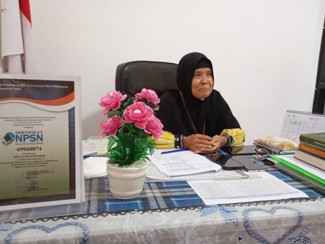 Mendidik dengan Cinta, Berdakwah Lewat Al-Qur’an: Kisah Bunda Warti dari Al Munawwaroh