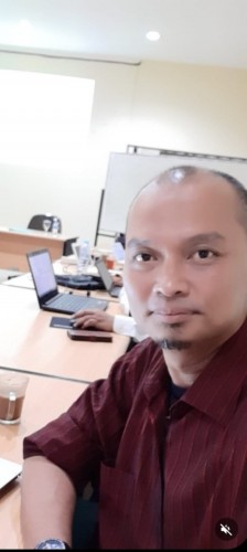 Antara \"Tamparan Sunyi\" Adnan dan Validitas Media Sosial