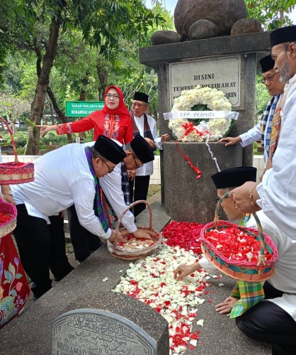 Peringati HUT Jakarta ke-49, PERMATA MHT Ziarah ke Makam Pahlawan