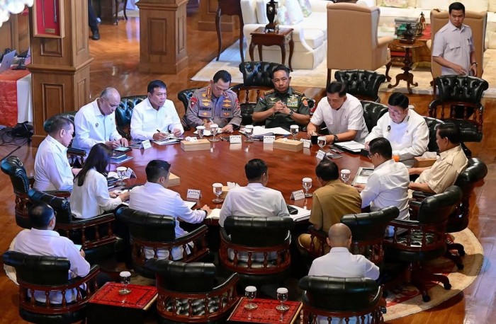 Panggil Sejumlah Menteri di Hambalang, Presiden Prabowo Bahas Kondisi Global dan Strategi Nasional