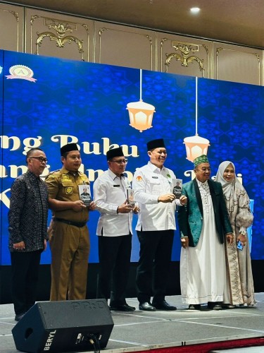 Dr. K.H. Amirullah Amri,M.A. Tokoh dengan Kemampuan Olah Lisan dan Tulisan Mengesankan