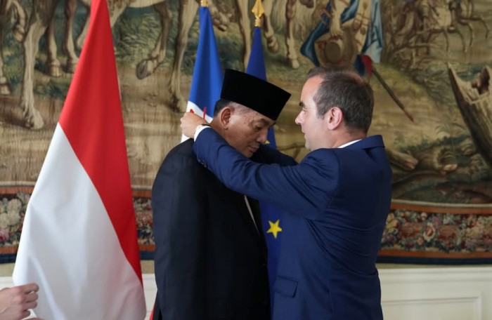 Menhan RI Terima Tanda Jasa Kehormatan Menhan Prancis