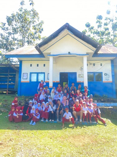 Kolaborasi KKN UMMA dan Unhas: Tumbuhkan Semangat Literasi dan Bahasa Inggris Sejak Dini di SD Inpres Bassikalling