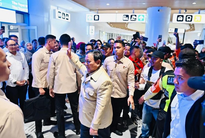45 Menit ke Bandung, Presiden Prabowo Pilih Kereta Cepat Whoosh Bersama Masyarakat