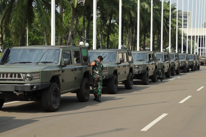 SSY 2 Pengamanan Komplek Gedung DPR Gelar Pemeliharaan Senjata dan Kendaraan Maung Demi Kesiapan Pengamanan