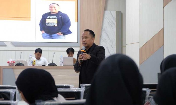 Asri Tadda Bagi Tips Menulis Buku PBL di FKM Unhas, Dorong Mahasiswa Kesmas Hasilkan Karya
