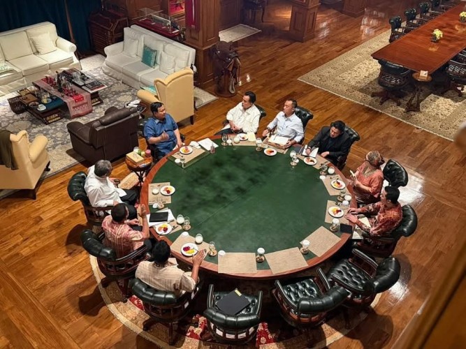 Bahas Isu Terkini, Presiden Prabowo Gelar Diskusi dengan Ketua MPR dan Sejumlah Menteri