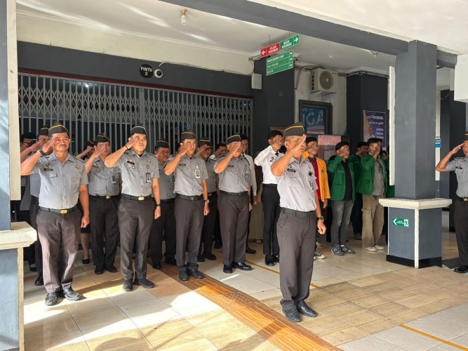 Apel Pagi Lapas Makassar Warnai Semangat Penghargaan Pegawai Teladan