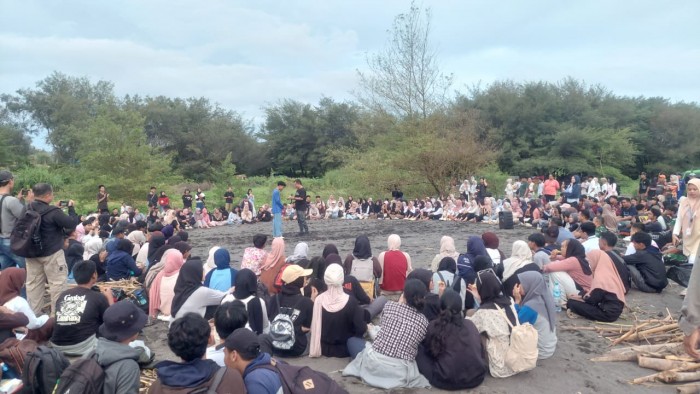 Ribuan Pemuda DIY Gelar Aksi Bersih Pantai dan Suarakan terkait Kenakalan dan Kriminalitas Remaja