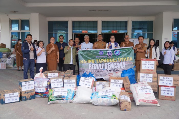 DPC HA IPB Tapanuli Utara dan ARM HA-IPB Serahkan Paket Bantuan Korban Banjir Sumatera
