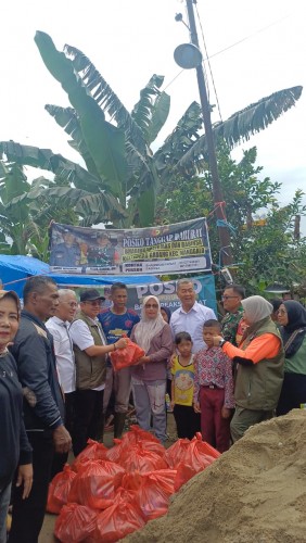 Prihatin Atas Kondisi Psikologis Pengungsi, Pimpinan Pusat ICMI Turun Ke Lokasi Bencana di Sumbar