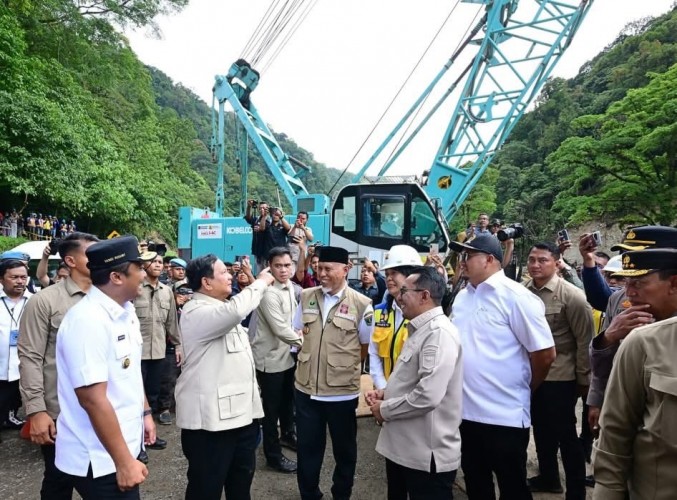 Pastikan Pemulihan Infrastruktur, Presiden Prabowo Tinjau Progres Perbaikan Jalan Lembah Anai
